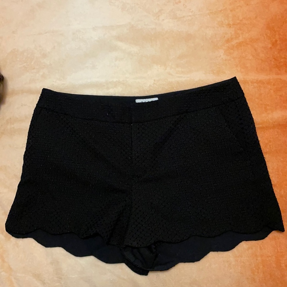 Elle Sz 14 Scalloped Black Shorts